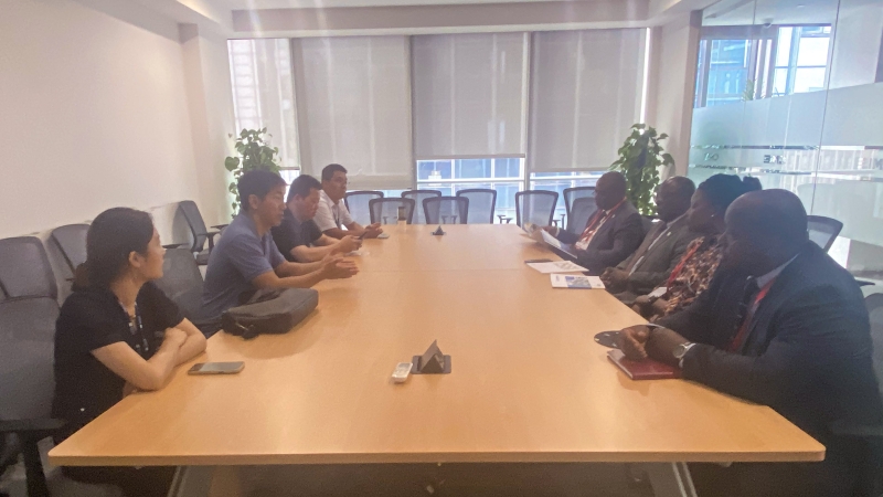 赞比亚共和国总统办公厅副秘书长Siazongo D Siakelenge一行到访中机国际